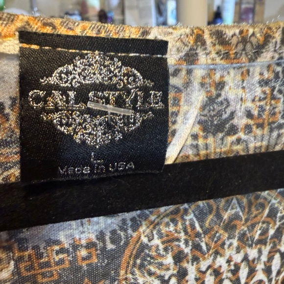 Lace Textured Scoop Neck Peplum Top - Taupe - Picture 4 of 7